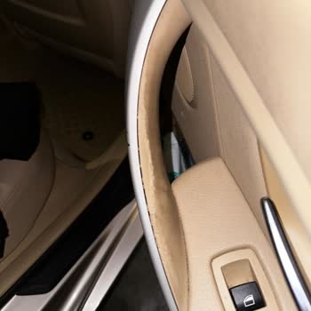 BMW 320i (2013) Kapı Kolunda Soyulmaya Ücretsiz Denip Ücret İstenmesi!