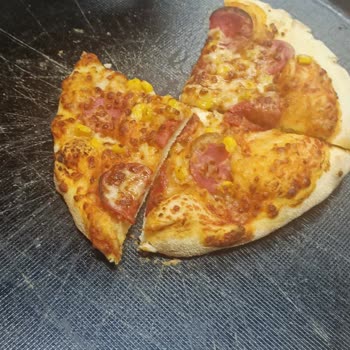 Domino's Pizza Pizza Ürün Yok Ve Malzeme Bayağı Eksik