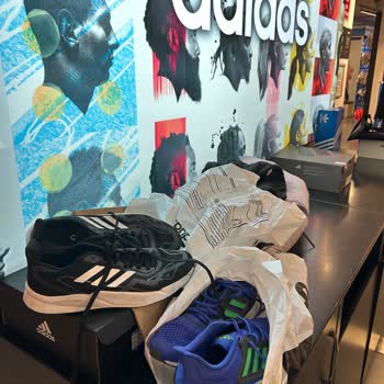 Adidas Spor Ayakkabı Bir Ay İçinde Deforme Oldu