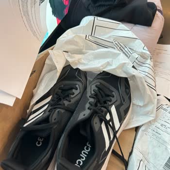 Adidas Spor Ayakkabı Bir Ay İçinde Deforme Oldu