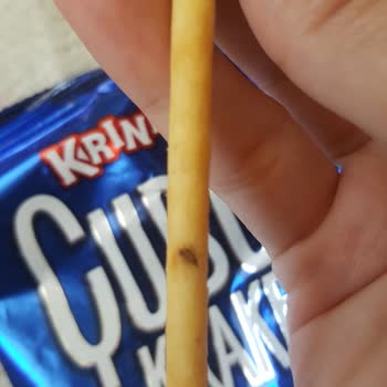 BİM Krınkıl Peynirli Çubuk Krakerin İçinden Sinek Çıktı!