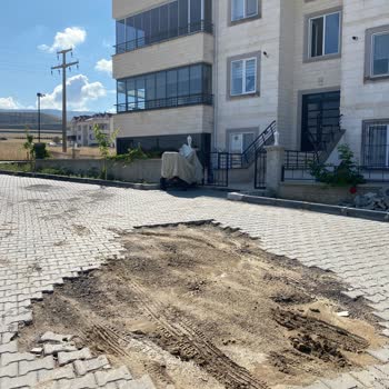 Ürgüp Belediyesi Parke Taşlar Yerlerinden Çıkıyor