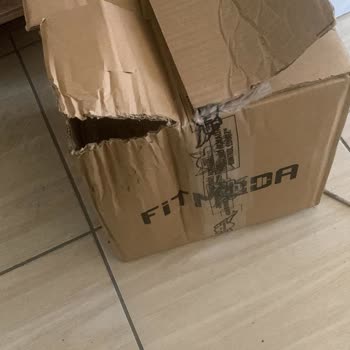 Supplementler Siparişimin Dağılmış Ve Sıcaktan Erimiş Bir Şekilde Gelmesi