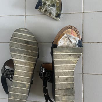 Derimod Sandalet Altı Kırıldı