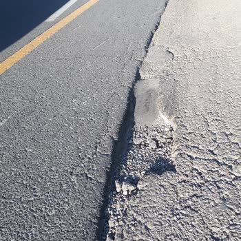 ABB - Ankara Büyükşehir Belediyesi Dumlupınar Cad. ODTÜ Kavşağı Emnıyet Şeridinde Tehlikeli Çukur