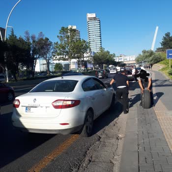 ABB - Ankara Büyükşehir Belediyesi Dumlupınar Cad. ODTÜ Kavşağı Emnıyet Şeridinde Tehlikeli Çukur