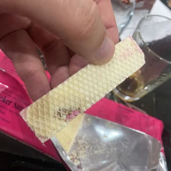 Şok Marketler Peki Çilekli Gofret İçinden Çıkanlar