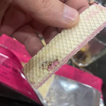 Şok Marketler Peki Çilekli Gofret İçinden Çıkanlar