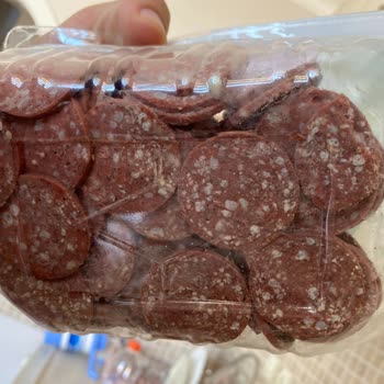 BİM'den Alınan Tombik Marka Sucuğun Üzerinde SKT Yazmaması