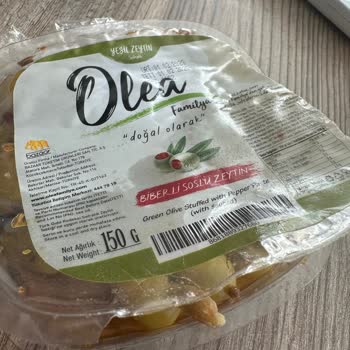 Olea Familya Biberli Soslu Zeytinin Çekirdekli Çıkması Ve Dolgumu Kırması