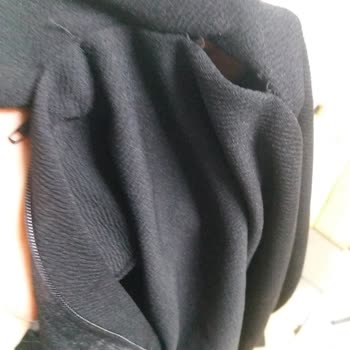 İnce Topuk Yırtık Pantolon Gönderdi