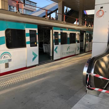 TCDD Ankara Sincan Banliyö Trenleri Yürüyen Merdiven Arızaları