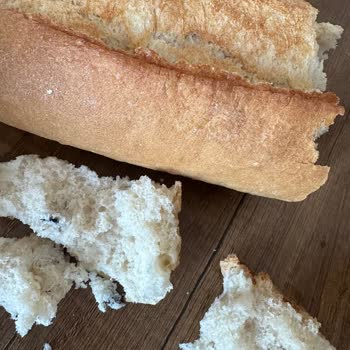 İstanbul Halk Ekmek İçinde Siyah Bir Cisim Var