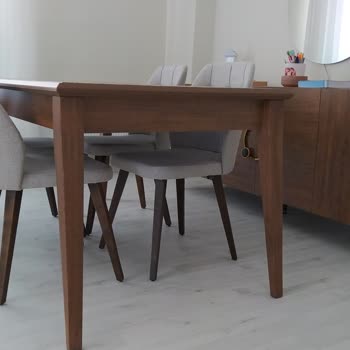 Alfemo Sandalyelerim Yanlış Ve Ayakları Farklı Renk Tonunda