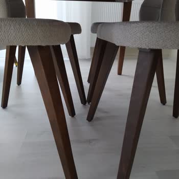 Alfemo Sandalyelerim Yanlış Ve Ayakları Farklı Renk Tonunda