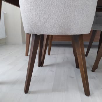 Alfemo Sandalyelerim Yanlış Ve Ayakları Farklı Renk Tonunda