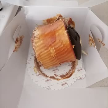 Getir'in Getirdiği Pasta Paketin İçinden Dağılmış Vaziyette Çıktı