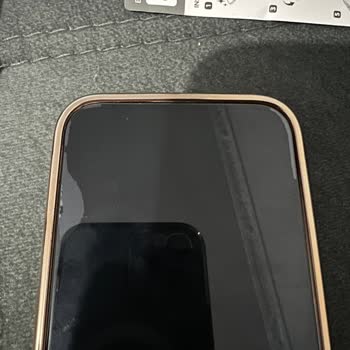 Amazon İPhone 13 Spigen Ez Fit Ekran Koruyucu Üretim Hatası