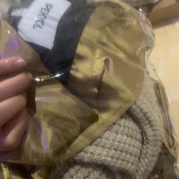 İpekyol Depo Kötü Özensiz Ütün Göndermişler