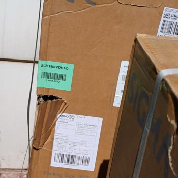 Aras Kargo Bırakılan Klimalarda Hasar Var Ve Dışarı Kısma Bırakıp Gittiler