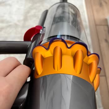 Dyson V15 Süpürge Sünger Yırtılması
