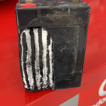 Tesan Akü Elimizde Patladı