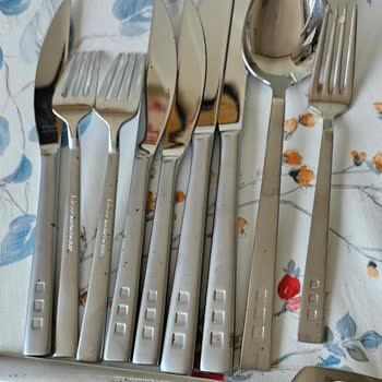 Bulaşıklar Da Pas Lekeleri Oluşturan Fairy Platinum Plus