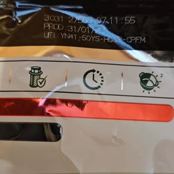 Bulaşıklar Da Pas Lekeleri Oluşturan Fairy Platinum Plus