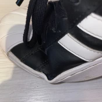 Adidas Kalitesiz Ürünler Satıyor!