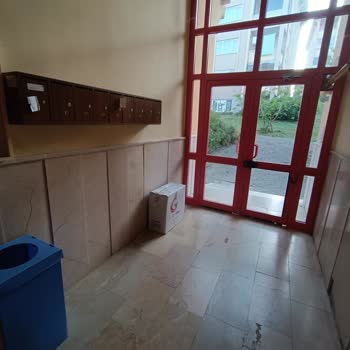 Yurtiçi Kargo Bilgim Olmadan Kargomu Binanın Önüne Bırakıp Gitmiş