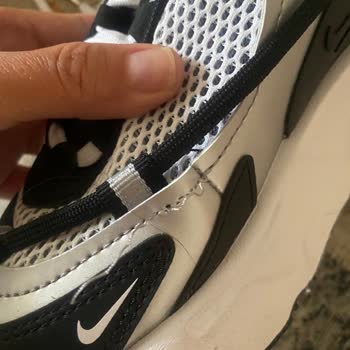 Sneaks Up Firmasının İlgisizlik Ve Umursamazlığı