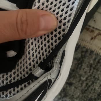 Sneaks Up Firmasının İlgisizlik Ve Umursamazlığı