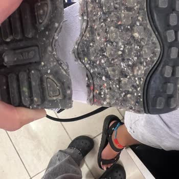 Sneaks Up Firmasının İlgisizlik Ve Umursamazlığı