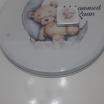 Gizzy Çikolata Soyulmuş Resmin Üzeri Kutudaki