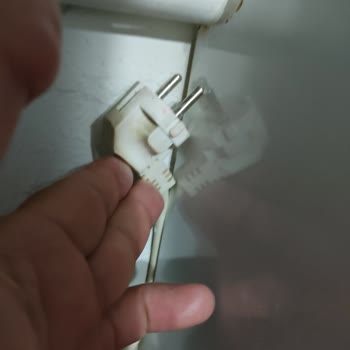 Hane Kapı Mutfak Verdiği Sözü Tutmayan İşi Yarım Bırakan Biri