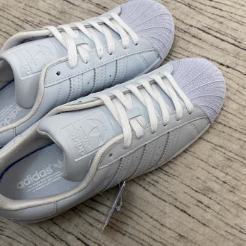 Sneakerseps_ (Instagram) Adidas Superstar Ayakkabıyla İlgili Sorun