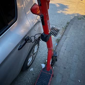 WeeScooter Aracıma Kilitlenen Scoter
