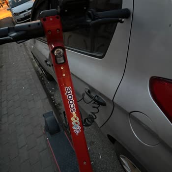 WeeScooter Aracıma Kilitlenen Scoter