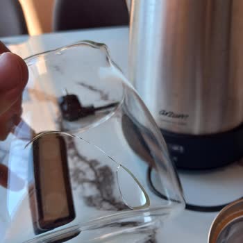 Arzum AR3003 Çay Makinesi'nin Demlik Bölümü Kendi Kendine Kırıldı