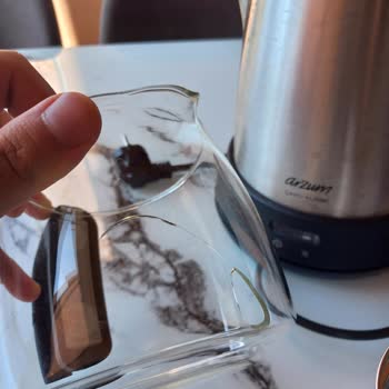 Arzum AR3003 Çay Makinesi'nin Demlik Bölümü Kendi Kendine Kırıldı