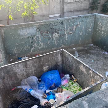 Küçükçekmece Belediyesi Atakent 3 Çöp Alanındaki Kötü Görüntü