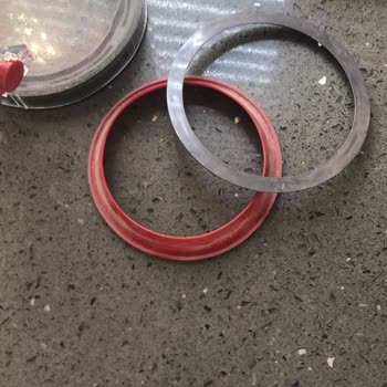 Dyson Süpürge Haznesi Kırmızı Lastik