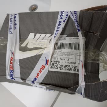 Sürat Kargo Paketlerin Perişan Halde, Dağınık Açık Gelmesi