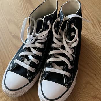 Koray Spor Converse Arkasındaki Yazılar Akıp Siliniyor