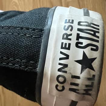 Koray Spor Converse Arkasındaki Yazılar Akıp Siliniyor