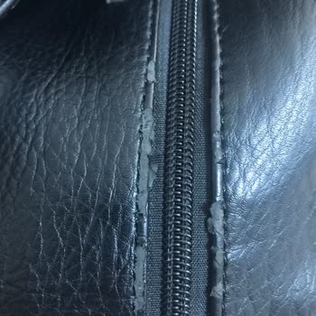 Benetton Çantamda Deri Dökülmeleri Başladı