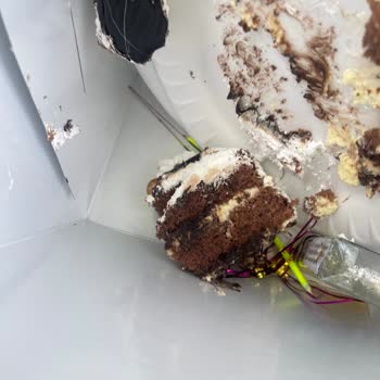 Düzgün Market Ekşimiş Pasta İade Alınmadı