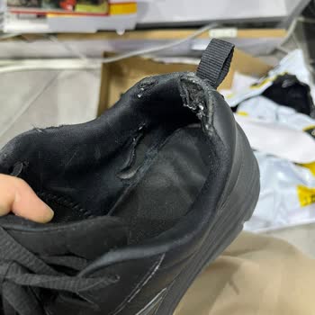 Ayakkabı Dünyası Skechers Marka Ayakkabı Parçalandı