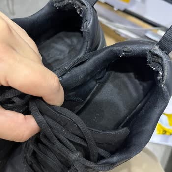 Ayakkabı Dünyası Skechers Marka Ayakkabı Parçalandı