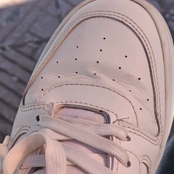 Pull Bear Markasından Aldığım Ayakkabımın Önü Ve Kenarları Deforme Oldu.